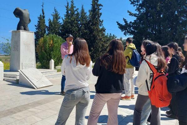 Γυμνάσιο Ύδρας | Μαθητές και μαθήτριες επέστρεψαν με εικόνες και εμπειρίες από την εκπαιδευτική επίσκεψη στο Καρπενήσι