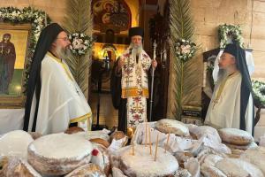 Στoν πανηγυρίζοντα  Ιερό Ναό της Αγίας Παρασκευής Αιγίνης χοροστάτησε ο Σεβ. Μητροπολίτης Ύδρας κ. Εφραίμ