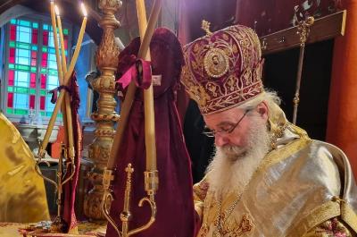 Ο Μητροπολίτης ΕΦΡΑΙΜ ιερούργησε και μίλησε στον Καθεδρικό Ναό Ύδρας την παραμονή των Χριστουγέννων