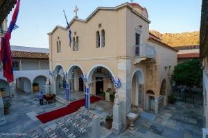 Χρηματικό έπαθλο 300 ευρώ από τον Ιερό Καθεδρικό Ναό Ύδρας στους επιτυχόντες των ΑΕΙ