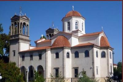 Ο Σεβασμιότατος  κ. Εφραίμ, συνοδευόμενος από τον Πρωτοσύγκελλο Αρχιμ. π. Νεκτάριο Δαρδανό, στον εορτασμό του Ι. Μητροπολιτικού Ναού Αγίας Τριάδος Μύρινας Λήμνου