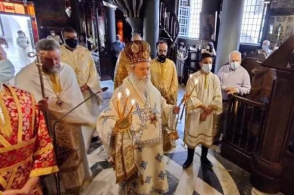 Στον πανηγυρίζοντα  Ι. Καθεδρικό Ναό Ύδρας ιερούργησε ο Μητροπολίτης ΕΦΡΑΙΜ