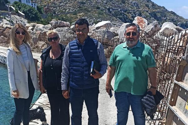 Κλιμάκιο του Δήμου επιθεώρησε το λιμενικό έργο και το έργο αντικατάστασης σωληνώσεων στο Καμίνι