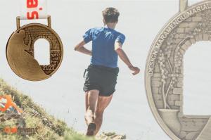 Δημιουργία της Μαριαλένας Μαραμένου το μετάλλιο των αγώνων Hydra's Trail Event 2022