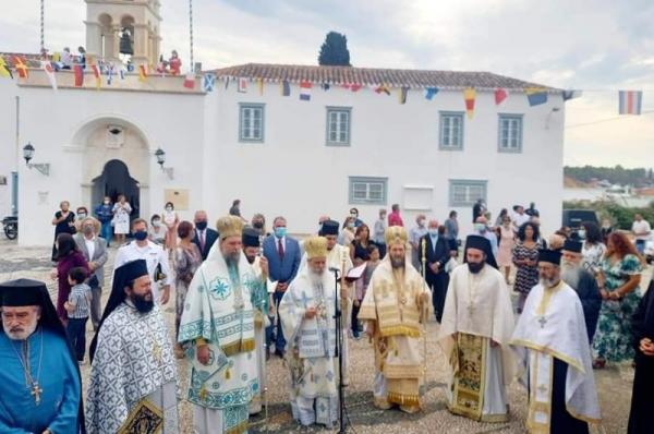 ΑΡΜΑΤΑ 2021:  Στον Μητροπολιτικό Ναό των Σπετσών τελέστηκε τρισαρχιερατική Θεία Λειτουργία και Τρισάγιο