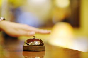 Την εφαρμοστική απόφαση για τον νέο φόρο διαμονής περιμένουν οι ξενοδόχοι