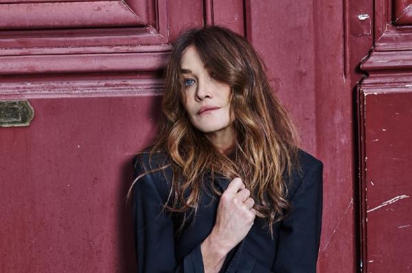 Carla Bruni  στην Athens Voice: Πραγματικά πανέμορφο το μικρό νησί της Ύδρας