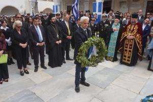 Στεφάνι εκ μέρους του Πατριωτικού Ομίλου Απογόνων Αγωνιστών 1821, κατέθεσε ο Ευάγγελος Ραφαλιάς