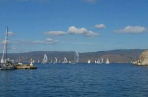 Εκκίνηση των ιστοπλοϊκών σκαφών του ΝΟΕ προς ολοκλήρωση των αγώνων «ΥΔΡΑ 2017»