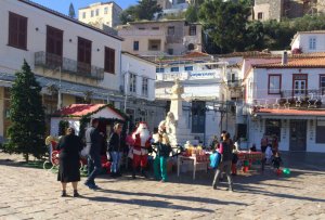 Με επιτυχία η γιορτινή εκδήλωση που πρόσφερε δώρα στα παιδιά και παραδοσιακές νοστιμιές