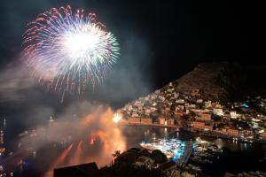 Γιορτάστηκαν με λαμπρότητα τα Μιαούλεια στην Ύδρα