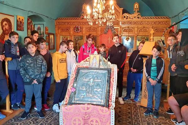 Εποικοδομητική εξόρμηση  των νέων της Ύδρας στο Μετόχι