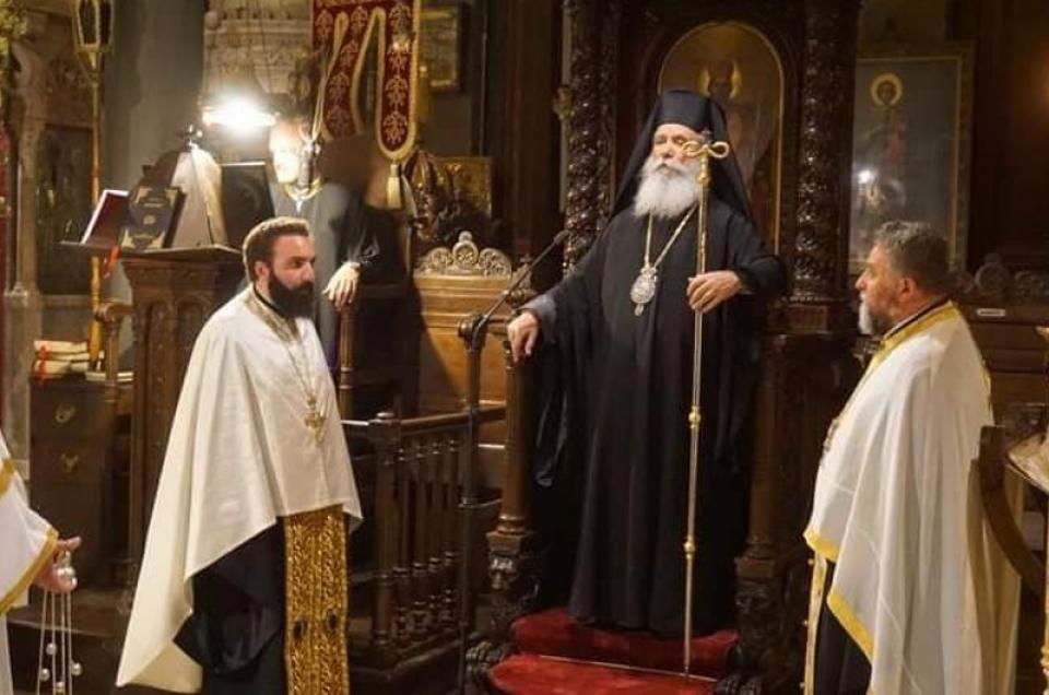 Ο Μητροπολίτης ΕΦΡΑΙΜ τέλεσε την καθιερωμένη Ιερά Αγρυπνία στον Καθεδρικό Ναό Ύδρας επί τη αποδόσει της γιορτής του Αγίου Πάσχα