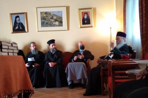 Από την ιερατική σύναξη στην Αίγινα υπό την πεπνυμένη Προεδρία του Μητροπολίτη ΕΦΡΑΙΜ