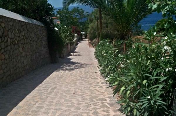 Προς ολοκλήρωση βαίνει το έργο της κατασκευής των νέων καλντεριμιών στον Βλυχό