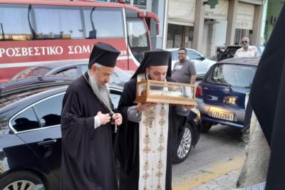 Με λαμπρότητα  η υποδοχή της Τιμίας Δεξιάς Χειρός του Αγίου Νεκταρίου στον Ι.Ν. Αγίας Τριάδος Περιστερίου