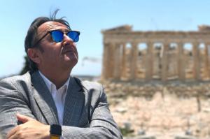 Επιστρέφει στα ερτζιανά με το "Ξυπνήστε" ο Γιάννης Κεχαγιόγλου. Στις 6 Γενάρη βγαίνει στον αέρα!