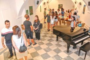 Γαλλική Εβδομάδα. Τα γαϊδουράκια της Ύδρας στην έκθεση ζωγραφικής της Olga Karadimos