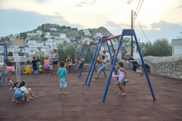 Από σήμερα επαναλειτουργεί η παιδική χαρά του Δήμου Ύδρας