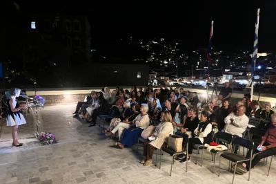 Στην ταράτσα  του ΙΑΜΥ, το My Dolphin Club ένωσε τη φωνή του με το κοινό της Ύδρας για τη σωτηρία των δελφινιών