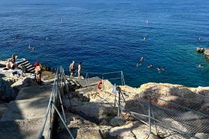 Η θάλασσα της Ύδρας δεν γνωρίζει εποχές | Κολύμπι στις 21 Οκτωβρίου!