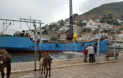 Ξεκίνησαν οι εργασίες αποκατάστασης του λιμανιού από τα φερτά υλικά της θεομηνίας