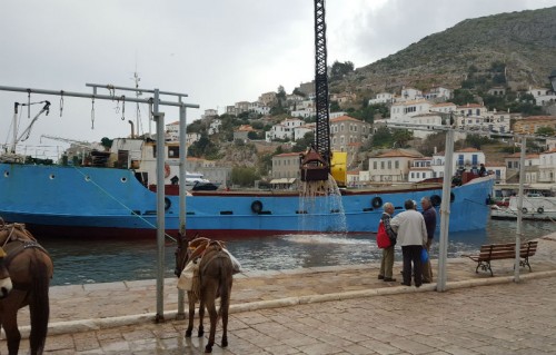 Ξεκίνησαν οι εργασίες αποκατάστασης του λιμανιού από τα φερτά υλικά της θεομηνίας