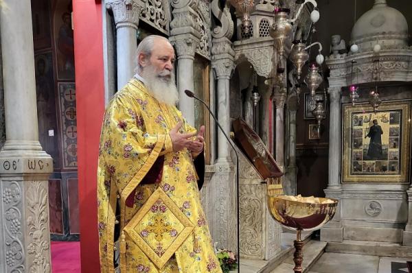 Ο Μητροπολίτης Ύδρας ΕΦΡΑΙΜ ιερούργησε στον Καθεδρικό Ναό για την εορτή των Τριών Ιεραρχών