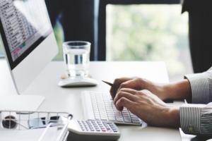 Φορολογικές δηλώσεις 2025: Τι αλλάζει, ποιες εκπτώσεις ισχύουν και ποιες είναι οι προθεσμίες