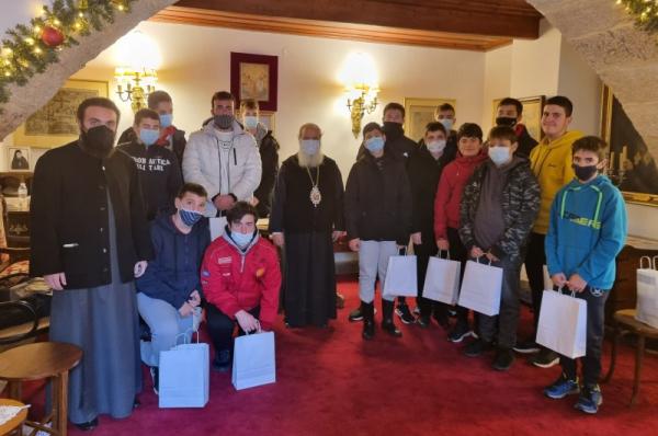 Για το νόημα των Χριστουγέννων μίλησε ο Μητροπολίτης ΕΦΡΑΙΜ στην κατηχητική συντροφιά των αγοριών Γυμνασίου και Λυκείου Ύδρας
