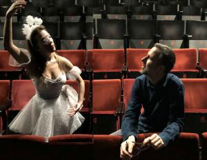 Ο Χρήστος Δασκαλάκης και η Νάντια Συρίου, ο συγγραφέας και η χιονονιφάδα του, μιλούν αποκλειστικά και μας ταξιδεύουν...