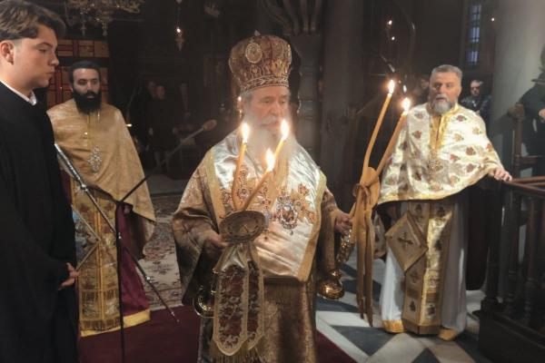 Ανήμερα των Χριστουγέννων ο Μητροπολίτης κ. ΕΦΡΑΙΜ ιερούργησε με κατάνυξη στον Ι. Καθεδρικό Ναό Ύδρας.