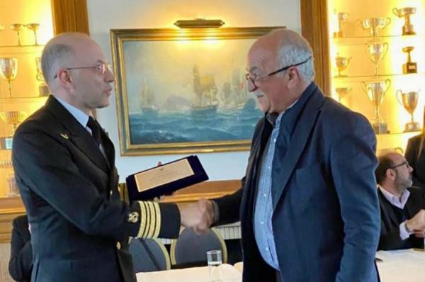 Βράβευση του Διοικητή της ΑΕΝ Ασπροπύργου Γιώργου Μανδαλάκη από την ΠΕΑΚΠΕΙΘΣ