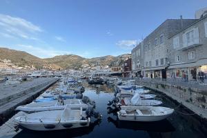 Η καλοκαιρινή Ύδρα μέσα από τα μάτια του 17χρονου Κωνσταντίνου Καλογιάννη