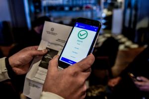 Από 1η Μαΐου αίρεται η υποχρέωση επίδειξης πιστοποιητικού εμβολιασμού και νόσησης