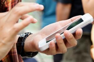 Πώς συνδέονται  τα social media και η ευτυχία;