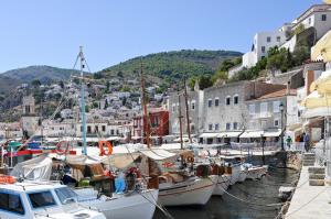 Σε 2,3 εκατομμύρια οι αφίξεις τουριστών στην Ελλάδα