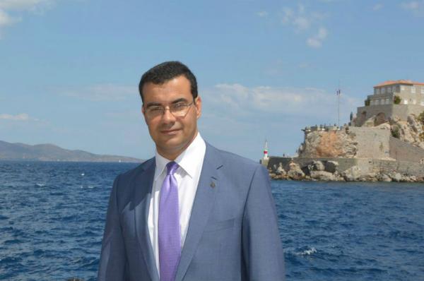 Η θέση του Δημάρχου Ύδρας για τη μερική καταψήφιση της απόφασης απονομής τίτλου επίτιμου δημότη στον Πρόεδρο της Δημοκρατίας