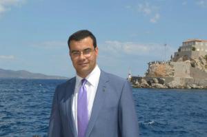 Η θέση του Δημάρχου Ύδρας για τη μερική καταψήφιση της απόφασης απονομής τίτλου επίτιμου δημότη στον Πρόεδρο της Δημοκρατίας