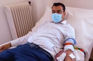 Ο Δήμαρχος Ύδρας Γιώργος Κουκουδάκης δίνει το καλό παράδειγμα στην Αιμοδοσία του νησιού μας