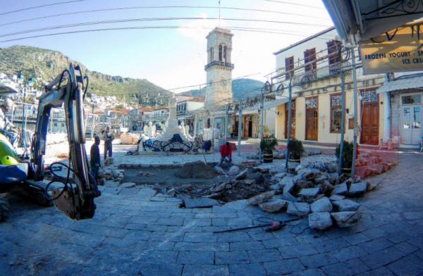 Συνεχίζονται τα επισκευαστικά έργα στην πλακόστρωτη παραλία