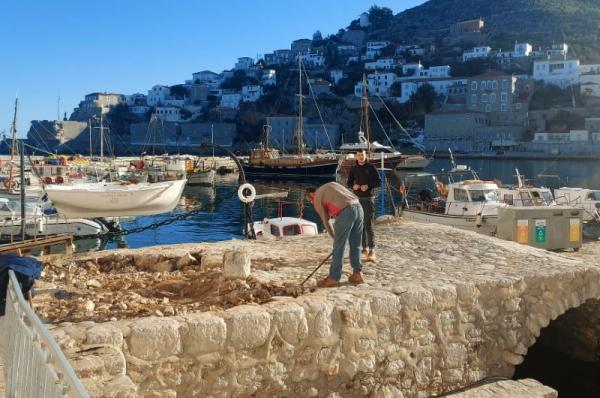 Ξεκίνησε η επισκευή του κεφαλόσκαλου, από το γεφυράκι μέχρι τον παραλιακό δρόμο
