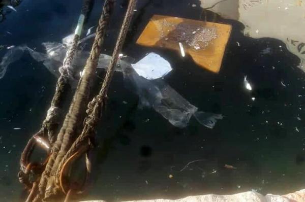 Προσοχή στα απορρίμματα στο λιμάνι - Η καθαριότητα είναι ο καθρέφτης του νησιού