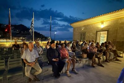 Τον Σεβασμιότατο Ποιμενάρχη κ. ΕΦΡΑΙΜ εκπροσώπησε ο πρωτ. π. Ακίνδυνος Δαρδανός Γ.Α.Ε. στην ομιλία του Κων. Φίλη στο ΙΑΜΥ