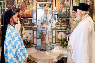 Ο Μητροπολίτης  κ. ΕΦΡΑΙΜ ιερούργησε στον Ι. Μητροπολιτικό Ναό Αγίου Νικολάου Σπετσών - Αύριο θα τελέσει τον αγιασμό στο Γυμνάσιο και Λύκειο Ύδρας