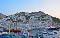 Προεκλογικές ζυμώσεις και έντονο παρασκήνιο