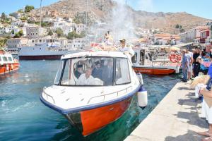 Τιμητική υποδοχή του Αρχιεπισκόπου Ιερώνυμου στην Ύδρα