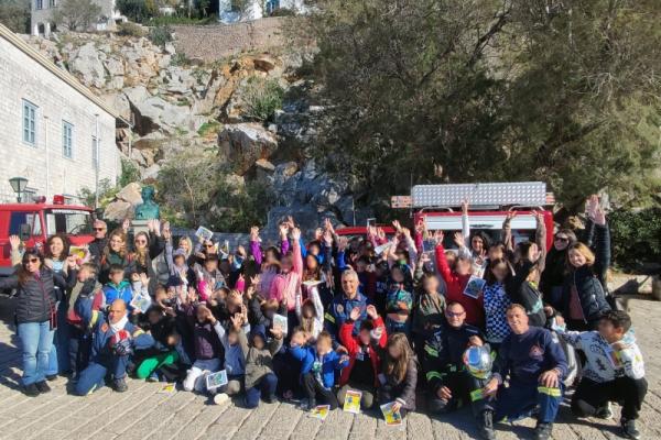 Το 1ο Δημοτικό Σχολείο Ύδρας επισκέφτηκε το Εθελοντικό Πυροσβεστικό Κλιμάκιο