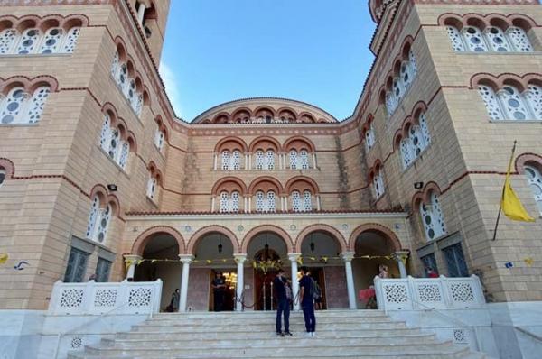 Εις Διάκονον Χειροτονία από τον Μητροπολίτη ΕΦΡΑΙΜ στον Ι. Ναό του Αγίου Νεκταρίου στην Αίγινα