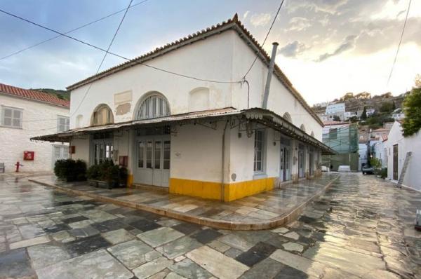 Αλέξης Βερούκας:  Παραδίδουμε πίσω στη δημοτική αρχή τα καταστήματα που στέγασαν την έκθεσή μας